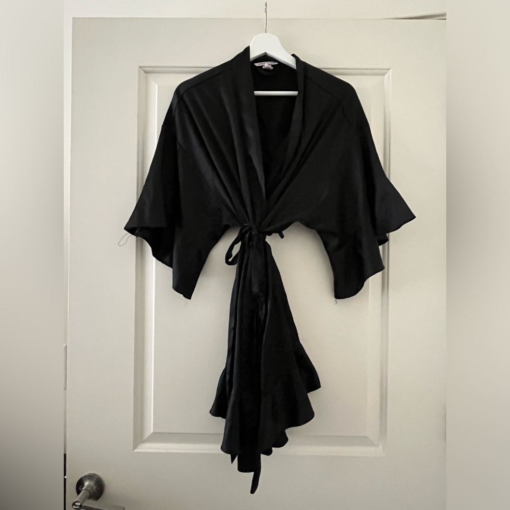 Flowy Black VS Robe